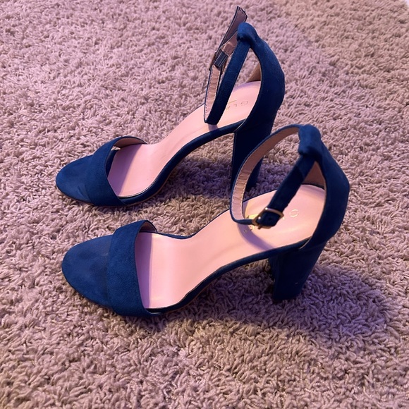 heels - Picture 2 of 3